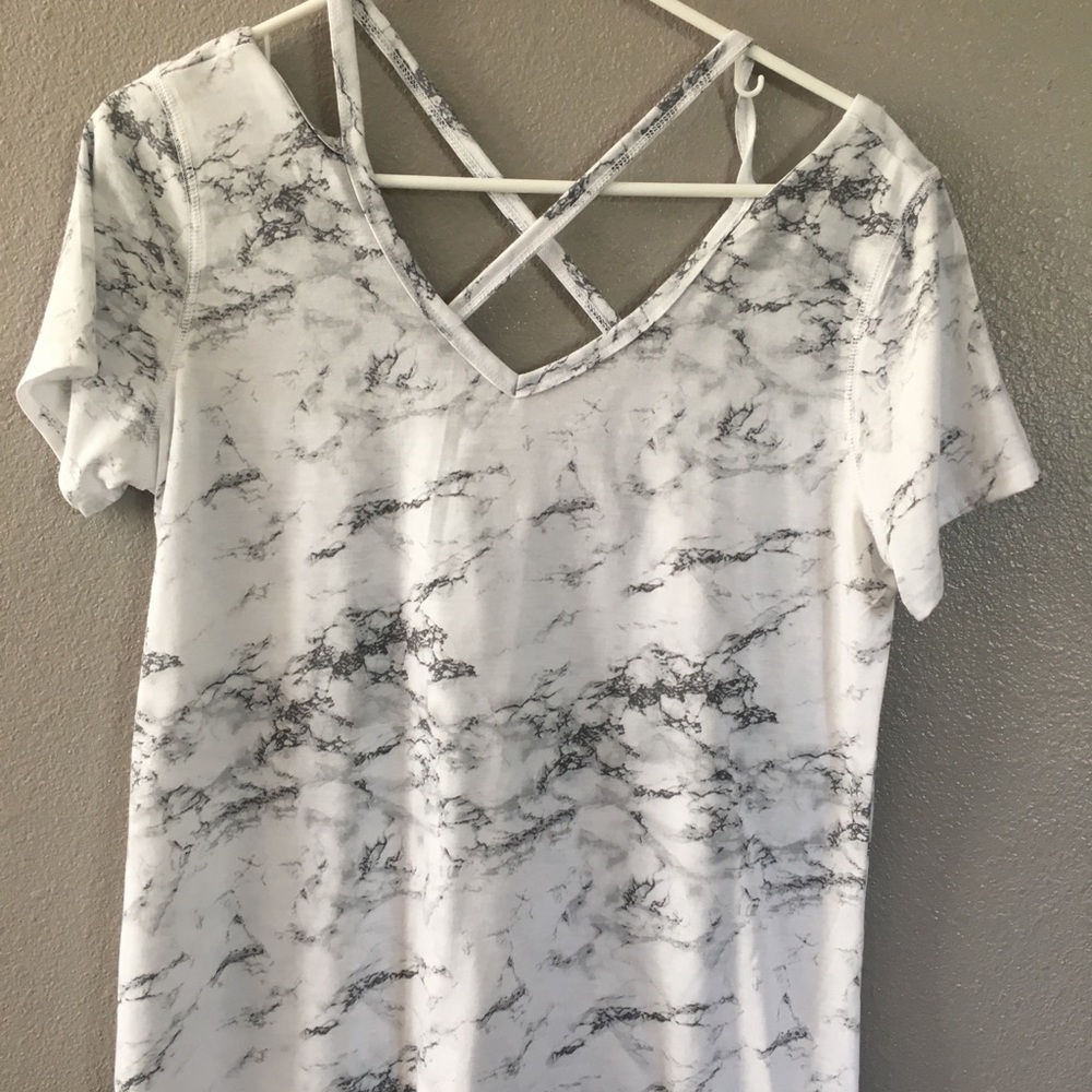marble criss cross tshirt